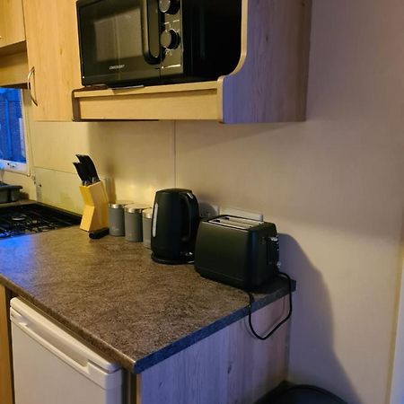 Cosy, Family Caravan Near The Beach Clacton-on-Sea Esterno foto